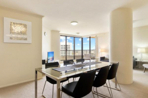 Large elevated apartment St Leonards